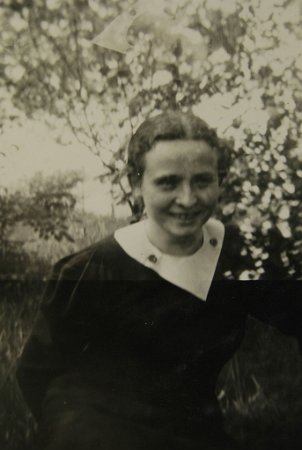 1935 - Marie-Francoise Falisse jardin jumet 1.jpg